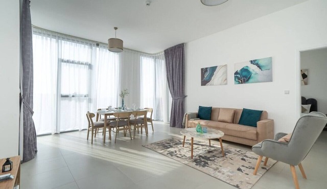 Furnished 2BR with floor-to-ceiling window