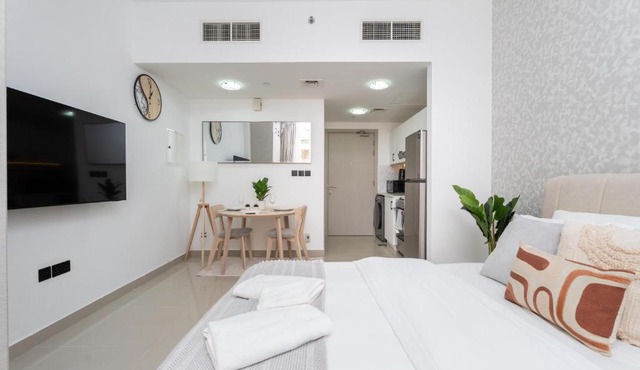 Gala Guests - Serene Lakeside Residences Production City