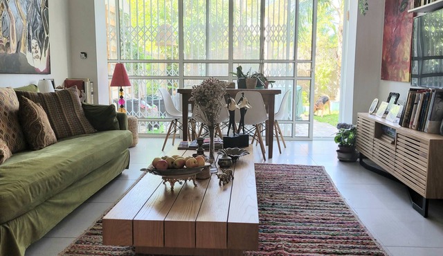 Garden green apartment in Lev hapark Raanana perfect for your holydays