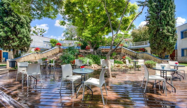 Gesher HaZiv TravelHotel