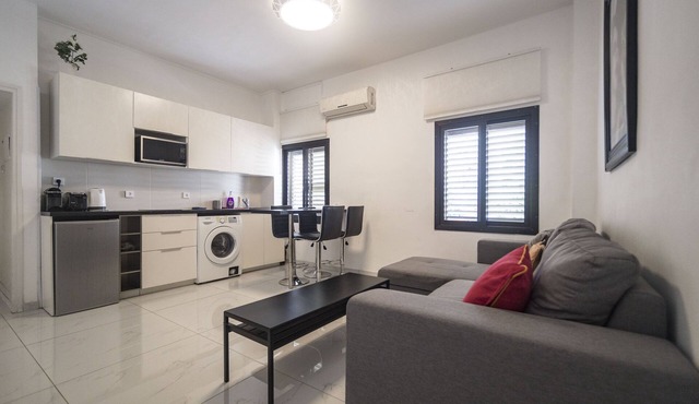 GORDON BEACH 2 rooms