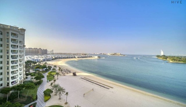 Gorgeous 2 Bedroom Apartment With Sea Views