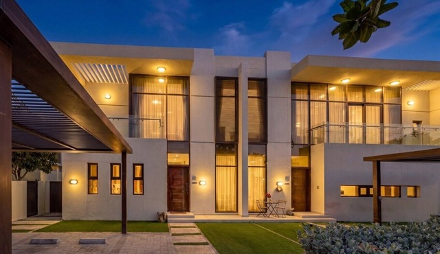 Gorgeous 3BR Townhouse w/Private Garden