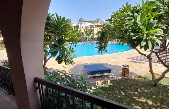 Ground floor apartment by circular pool for families only in Talabay