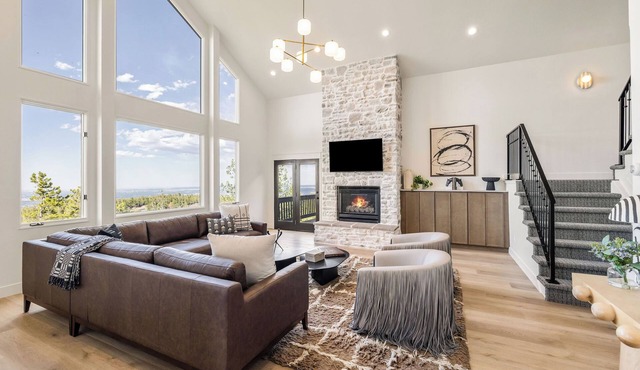 Haven Above The City - Red Rocks Retreat+Games, Hot tub, Family-friendly, VIEWS! in Morrison