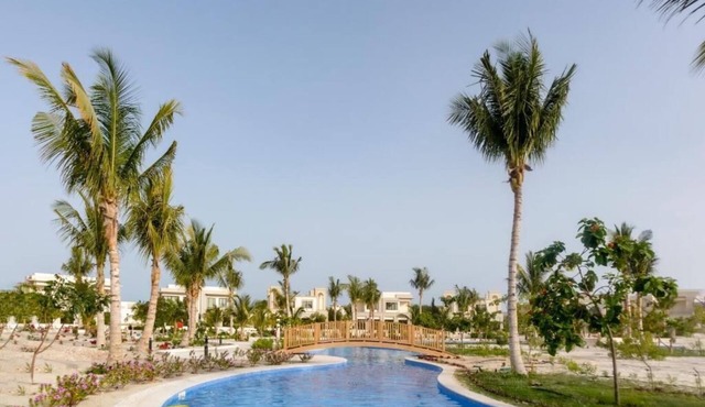 Hawana Salalah Lily 5 Star Apartment with lagon and sea view, swimming pool, gym