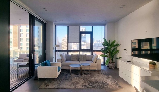 Hayarkon Royal - Two Bedroom Apartment, Sleeps 5