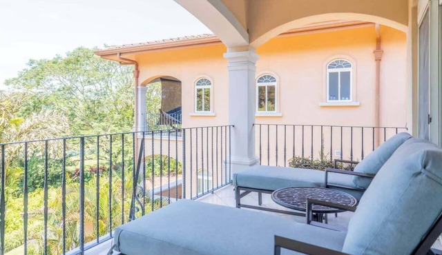 High-Ceiling Condo Nestled in Treetops @Los Sueños
