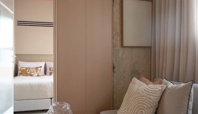 Hillel City Vibe - Two Bedroom Apartment, Sleeps 5
