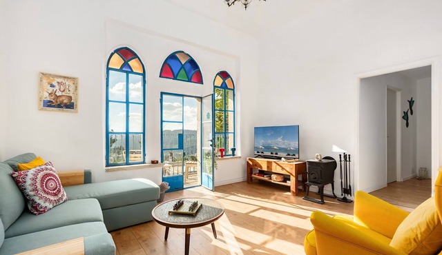 Historical 2 bedrooms home with a Private Jacuzzi