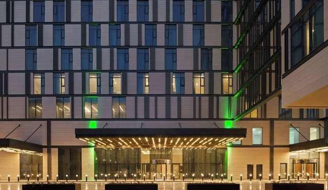 Holiday Inn Dubai Al-Maktoum Airport by IHG