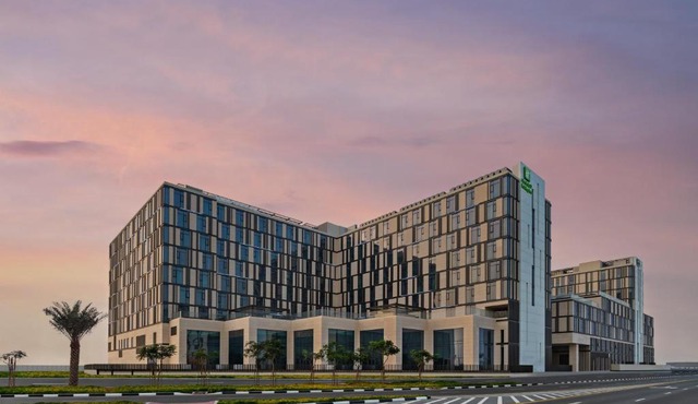 Holiday Inn Dubai Al-Maktoum Airport by IHG