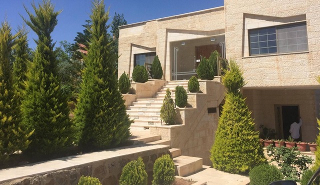 Homerez - Spacious house for 7 ppl. with balcony at Amman
