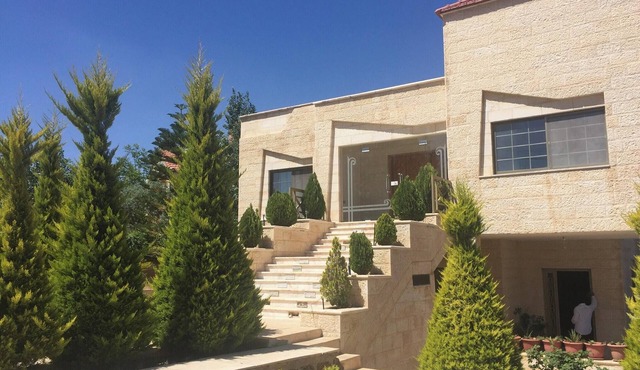 Homerez - Spacious house in Amman with parking