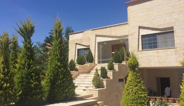 Homerez - Spacious house in Amman with parking
