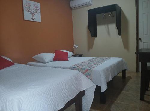 Hotel El Cocobolo Food&Rest Room 4 B&B WiFi AC Pkg Free Swimmingpool in Liberia