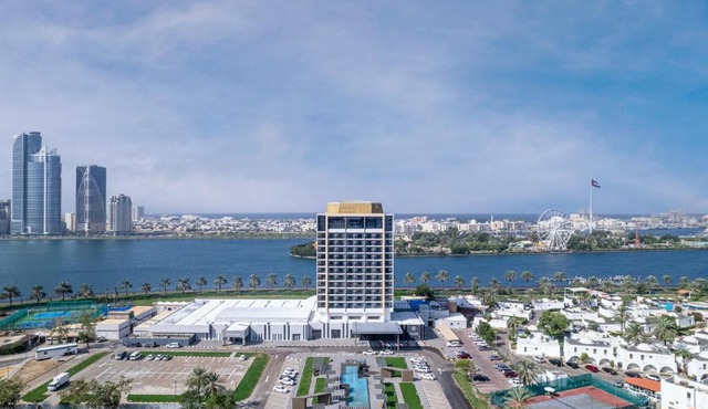 Hotel Holiday International