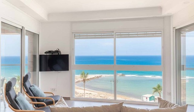 Iconic Tower 3BR | Frontline Sea View | Mamad