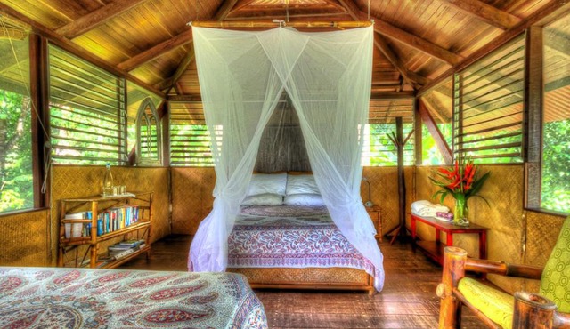 Iguana Lodge Beach Resort