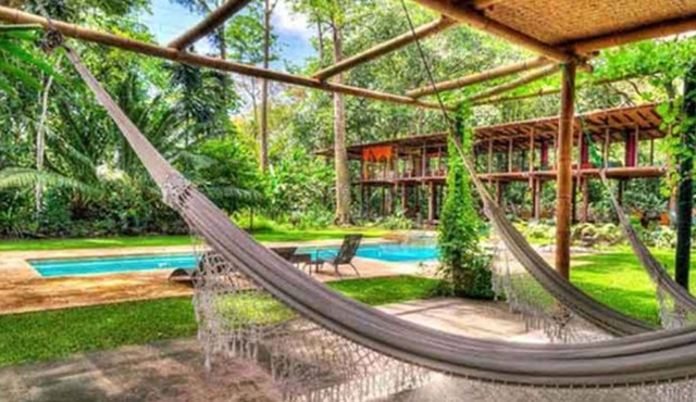 Iguana Lodge Beach Resort