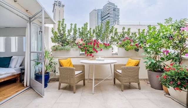 Incredible 2BR in Neve Tsedek by Holiday-rentals