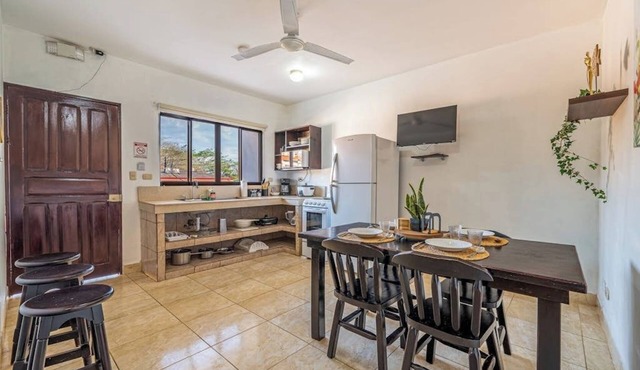 Inviting family-friendly apartment with high-speed Wi-Fi, Netflix & pool in Playas del Coco