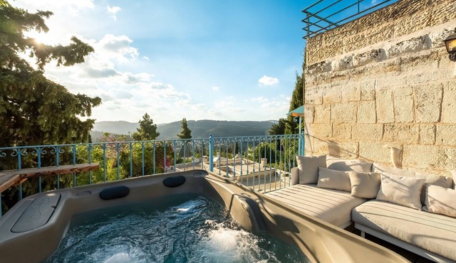 Jacuzzi Terrace Home by Sea N' Rent