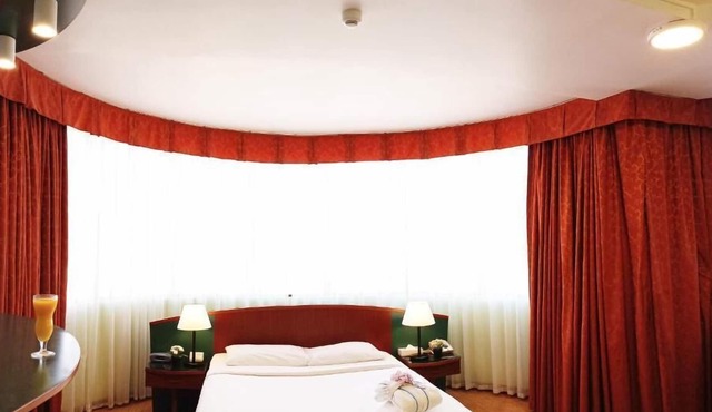 JUNIOR SUIT NEAR HAZZA MOSQUE PARK BY LUXURY BOOKING