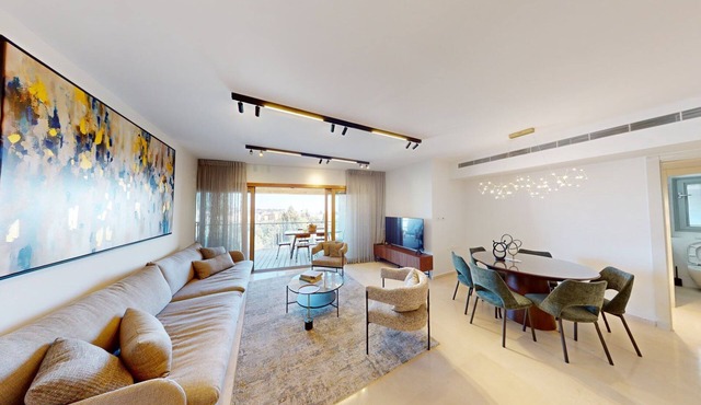 ♦King David Residences♦Stunning 2-Bdr with Balcony & Views♦