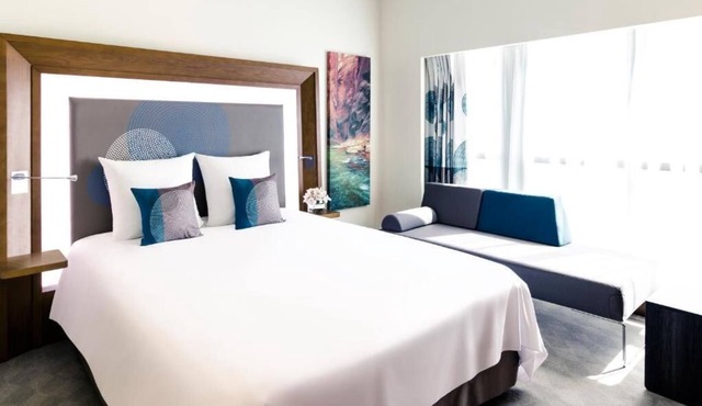 King Room Near Workshop Café By Luxury Bookings