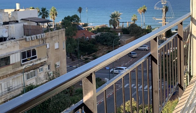 Kosher Apartment just a short walk to Sironit Beach.