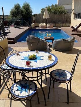 La Villa Toscana: Pool & Elah Valley vineyard view