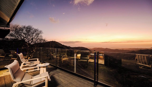 Lakay Monteverde: Heated Pool, Golf Cart and Breakfast