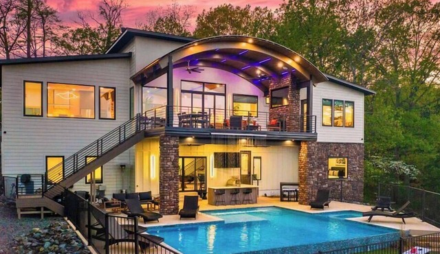 Lakeside Luxe | Heated Pool | Dock | Sleeps 22 in Hot Springs National Park