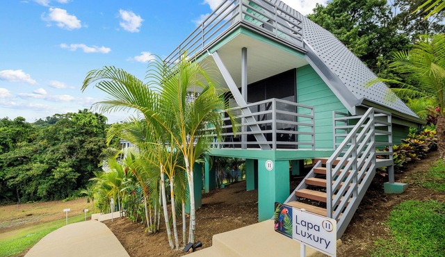 Lapa Luxury - Luxe A-Frame with Volcano Views in La Fortuna