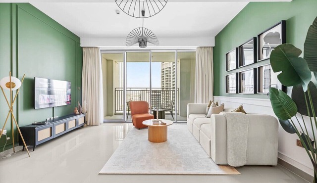 Large 1BR with Gym & Pool in Iconic Tower