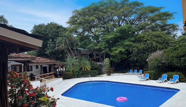 Large Central Condo walk to Beach and Restaurants
