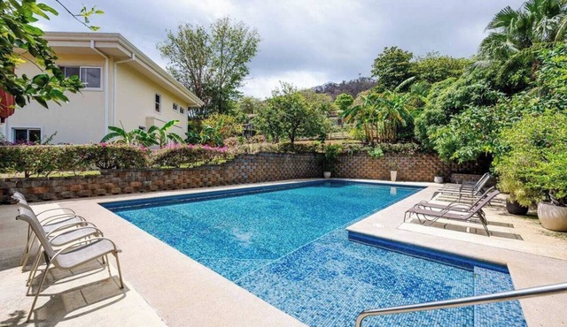 Las Brisas 2-1 3 BR Beach-Front Condo Salt-Water Pool & Walk to Playa Hermosa 6 Guests