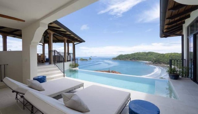 Las Catalinas- Spectacular views- breakfast service, Casa Chameleon's neighbor