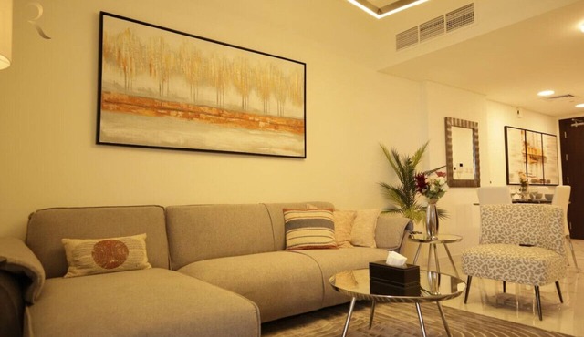 Lavish 2BR Getaway w/Pool, Gym & WiFi - Al Raha