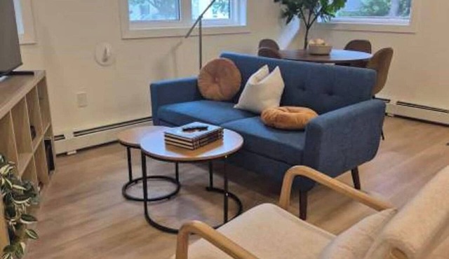 Leif - Spacious Garneau Retreat | 4 Beds | Sleeps 6 in Edmonton