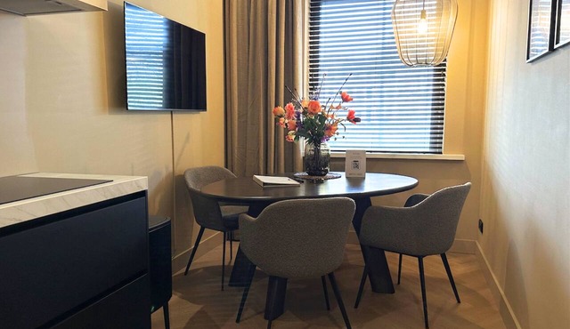 Located between Breda Central Station and the historic city centre, this 50m² apartment offers easy access to shops, restaurants, and Breda's main attractions. in Breda