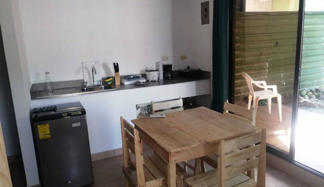 Lovely 1-bedroom cabin with AC in perfect Parrita close to Manuel Antonio beach