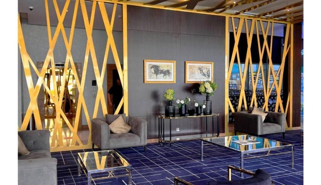 Lovely one bedroom apartment with world class hotel