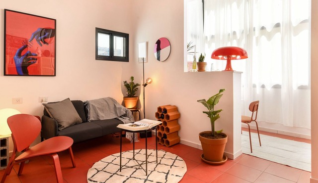 Lovely Studio Apt with Exquisite Crimson Interior near Talpiot Market