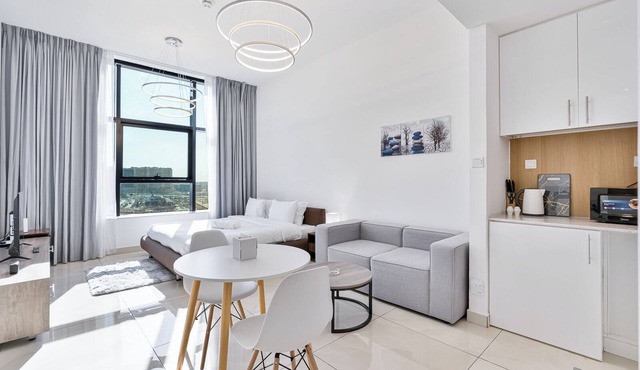 Lovely Studio with Pool and Gym