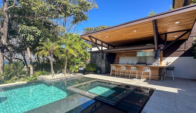 Luxe Oceanfront Villa, Private Pool & Beach Access