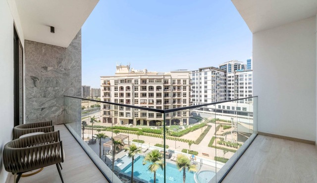 Luxurious 1 Bedroom Retreat with pool gym and game
