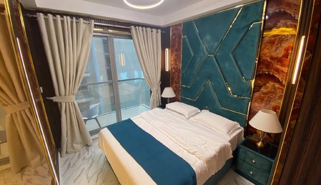 Luxurious 2-bedroom beachfront apartment