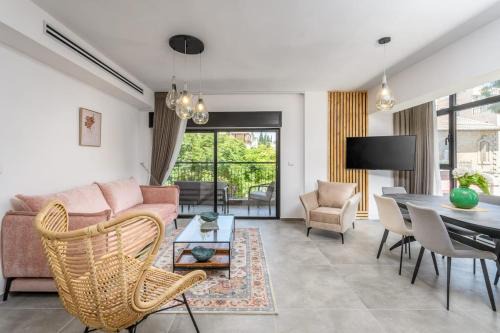 Luxurious 3Bedroom Apartment Emek Refaim Jerusalem in Yerushalayim